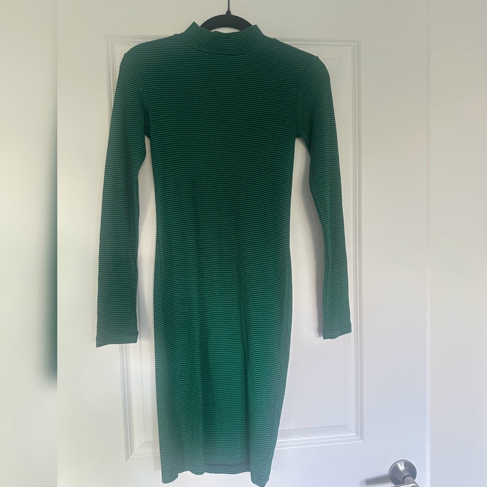 H&M Elegant Green Ribbed Dress